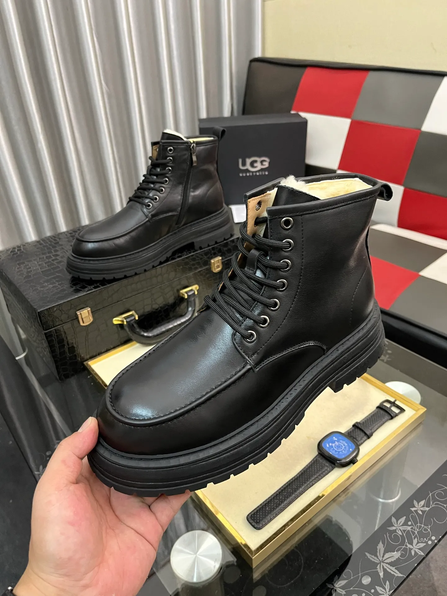Men's Men's Shoes 💰660⌚️⌚️New UGG fur-integrated men's simple and fashionable snow shoes. The most worth buying at the end of this year are warm casual shoes. Whether you are out and about at home, their comfortable and warm performance will be your most suitable fashion companion! The material is cowhide upper and imported wool is used inside. Two layers of cowhide for warmth and comfort! The eva+ rubber patch outsole is cushioned, wear-resistant, and has good elasticity. It is light and wear-resistant, comfortable and soft, and the new simple cut is more fashionable. It has both practicality and fashion sense, so you no longer have to worry about how to match it in winter, while still maintaining fashionable taste. High-quality genuine wool produced in Dongguan. The material depends on the details! Size: 38-39-40-41-42-43-44-45